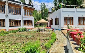 Sponbo Guest House, Leh